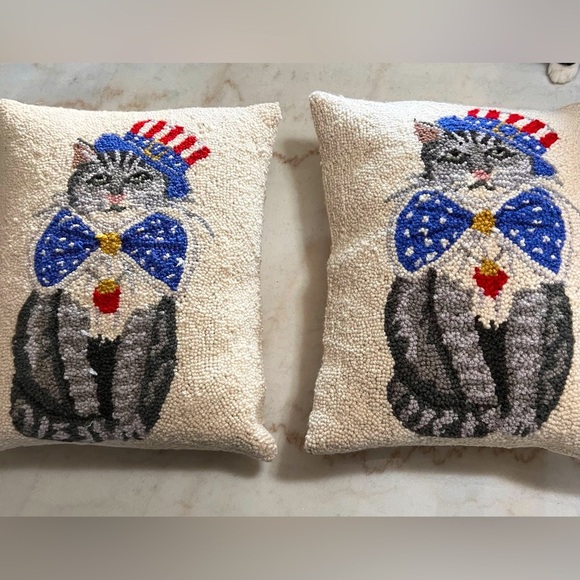Pillow Needlework Cat Patriotic 14 x18 Mary Lake Thompson Peking Wool Set Of 2 - Picture 1 of 6